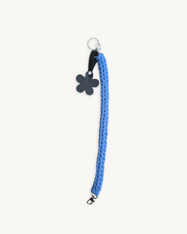 Full length straight view of the 36-38cm CHIU STYLE floral vegan leather braided keychain in Cornflowers Blue, highlighting its complete structure and flower tag